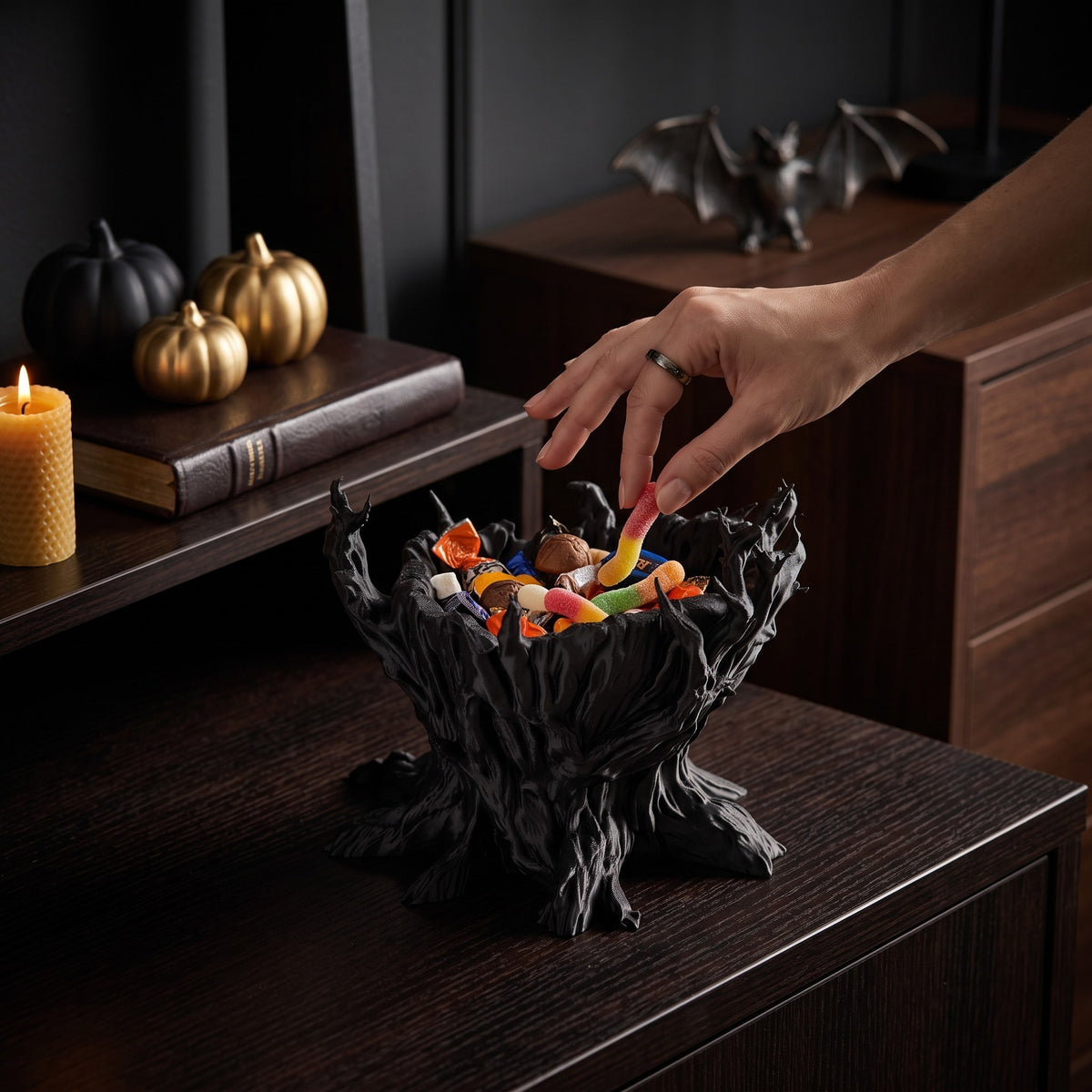 Darkwood Halloween Candy Bowl – Gnarled Tree Stump