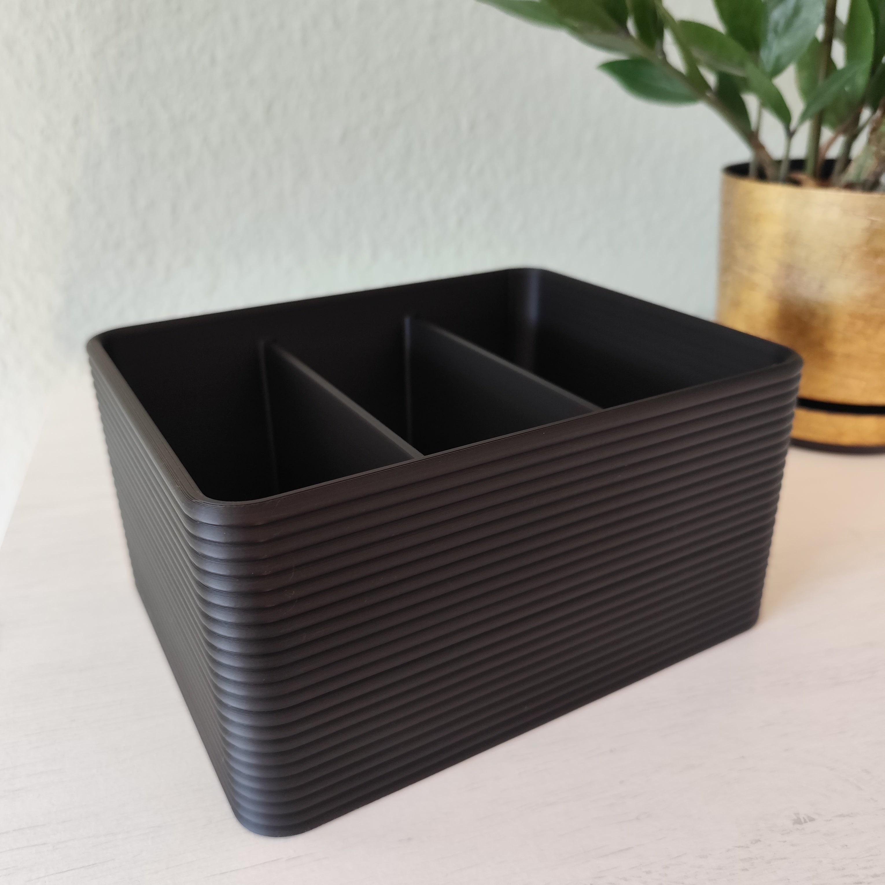 3D Printed Remote & Desk Organizer – Multi-Compartment Storage Tray